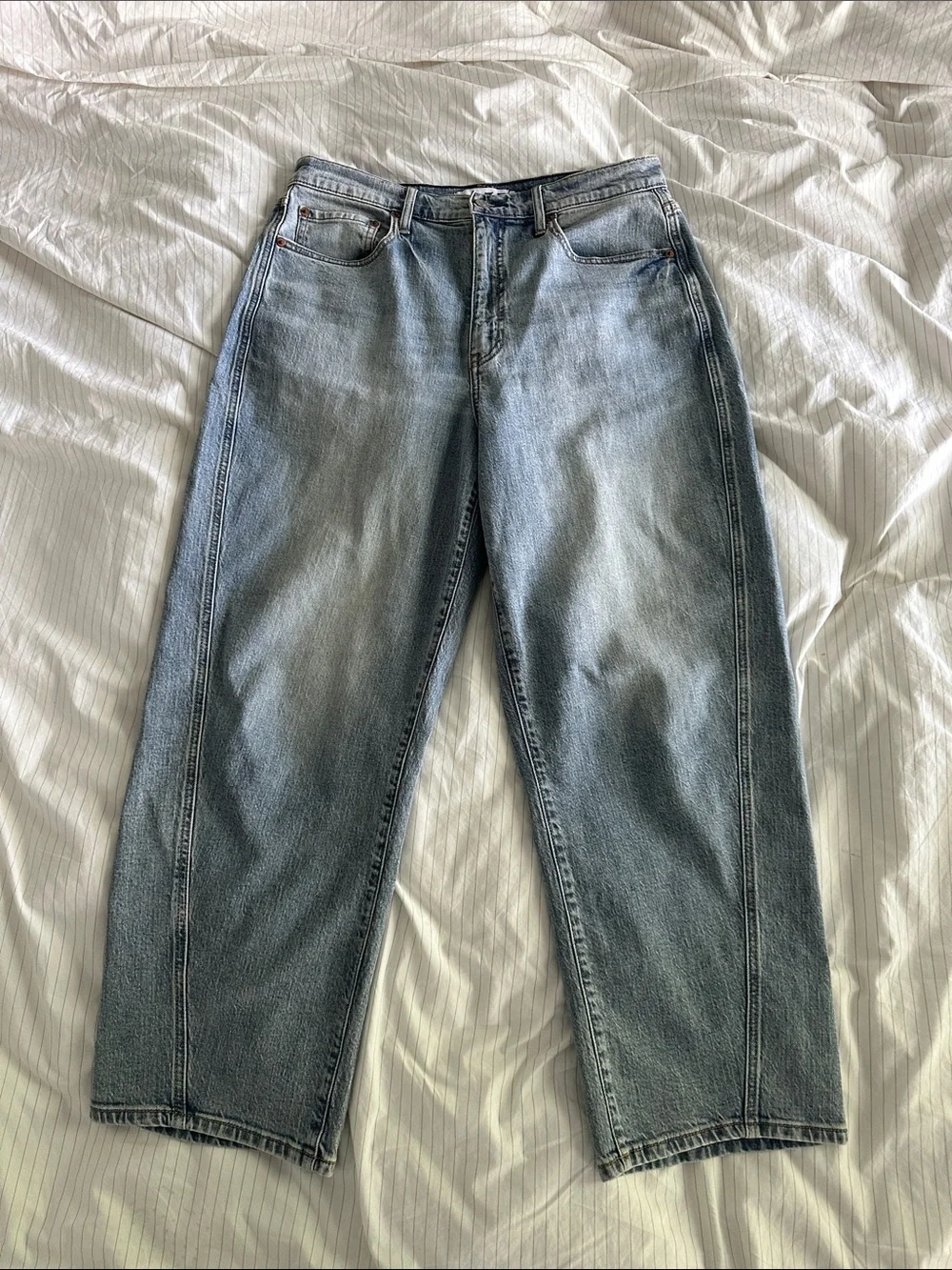 Daze - Light Wash High-Rise Barrel Leg Jeans